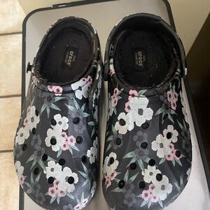 CROCS lined women’s Floral Shoes - Black and Pink